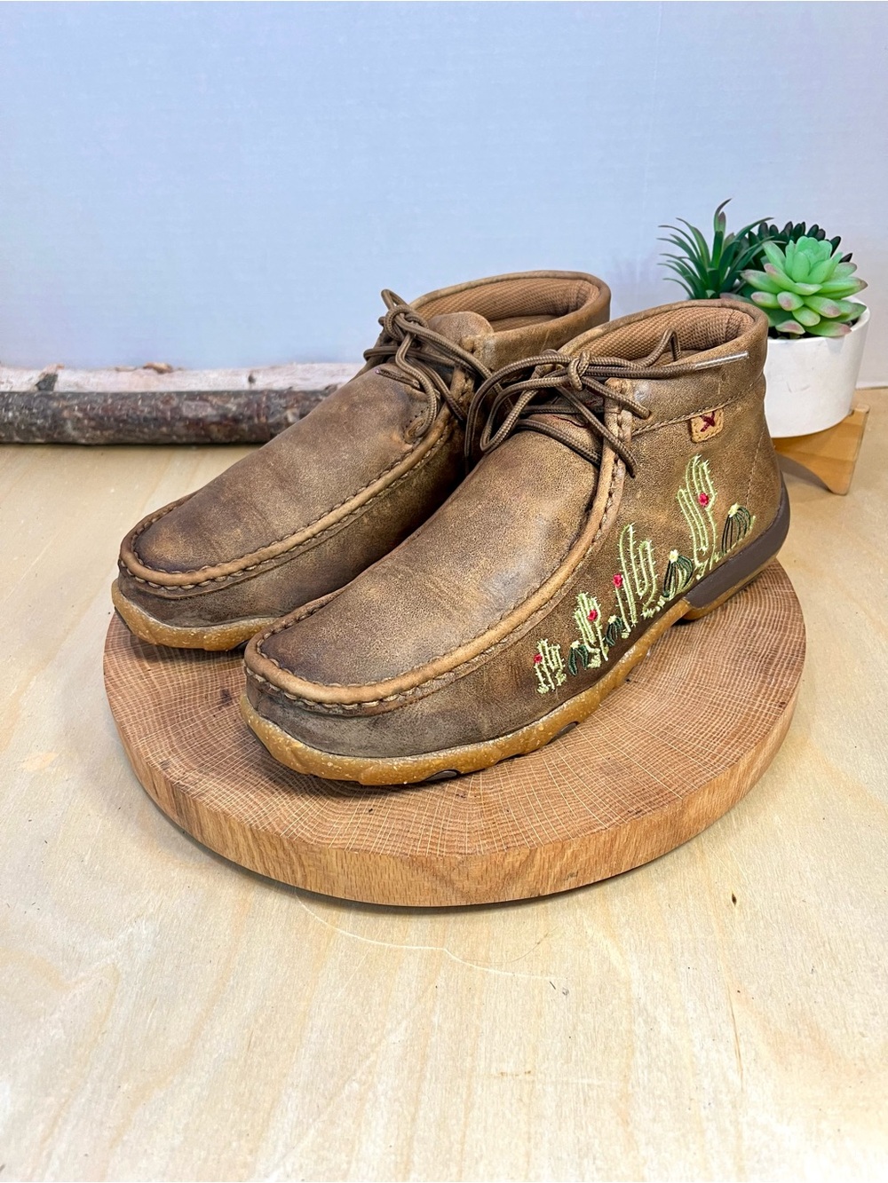 Twisted X Women's Chukka Driving Mocs cactus embroidery Size 8 - Picture 11 of 16